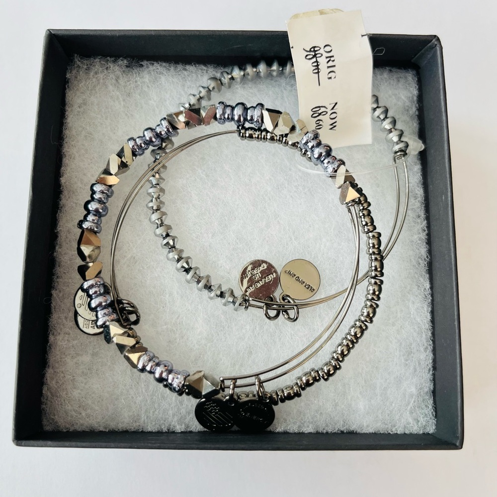 Alex and Ani brazalete